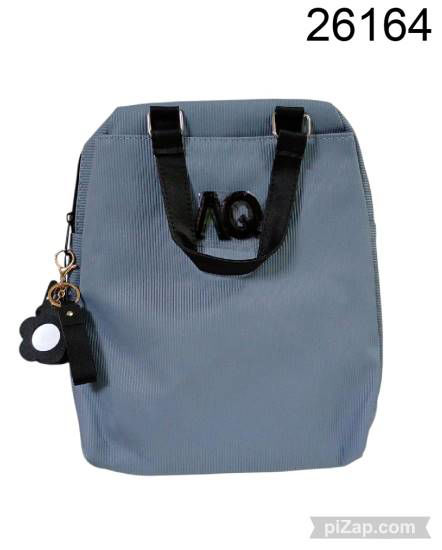 Imagen de MOCHILA ECOCUERO RAYADO CON LLAVERO NEGRA Y CELESTE 4.26